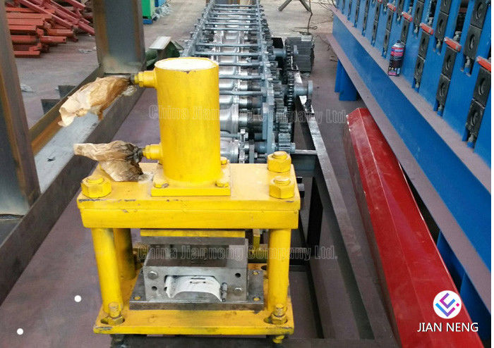 Spessori alimentato idraulico 0,4 - 0.7mm della macchina del tetto del metallo per il rivestimento della parete