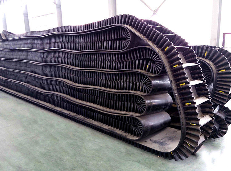 Anti gomma EP800 di slittamento cinghia ondulata del muro laterale di 4 pieghe, sistema di trasportatore mobile